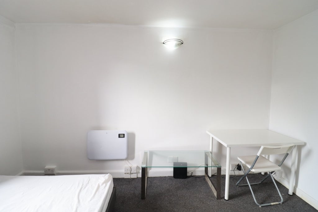Room Globe Road in Greater London