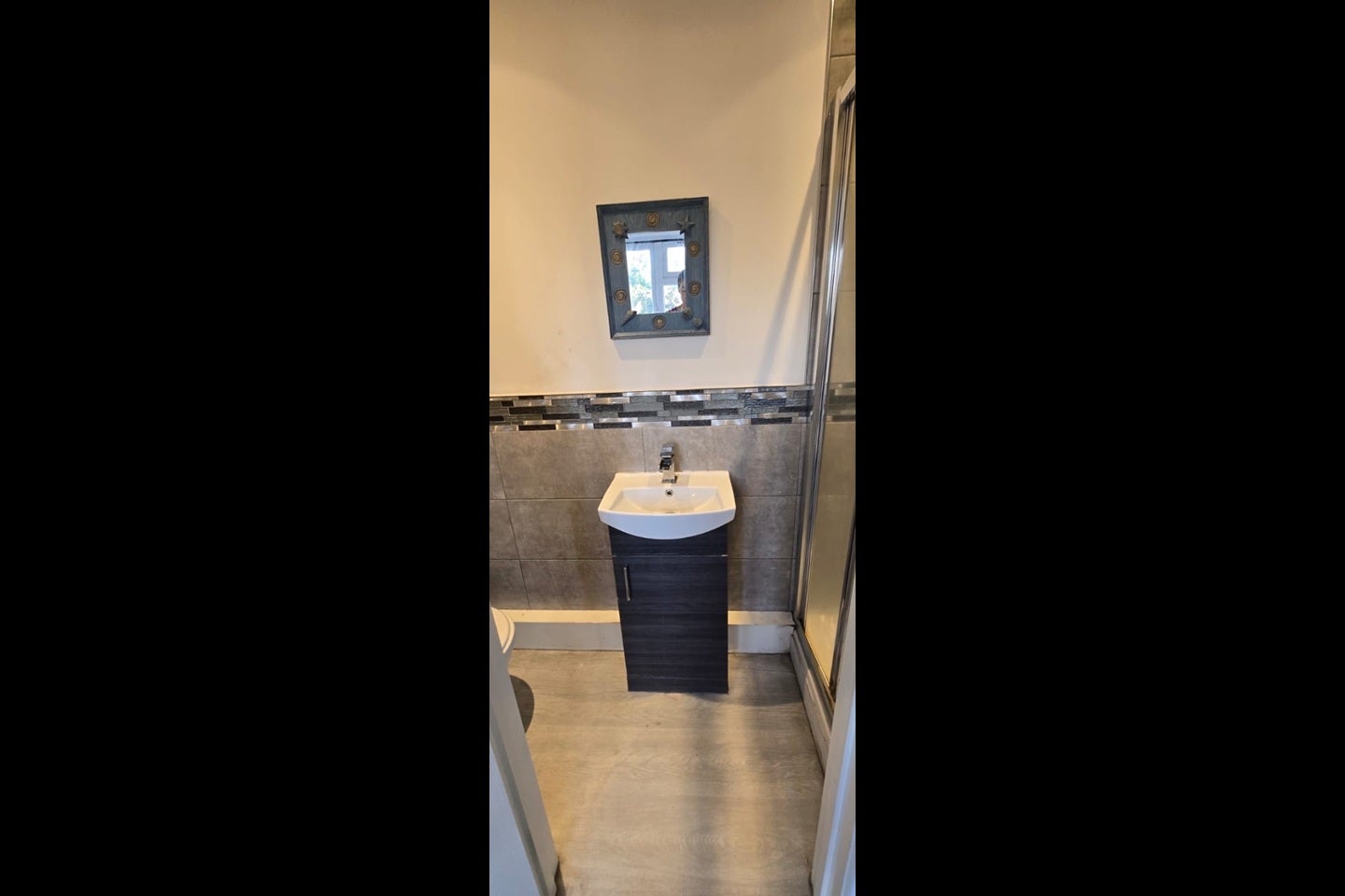 Room Chartley Avenue in Greater London