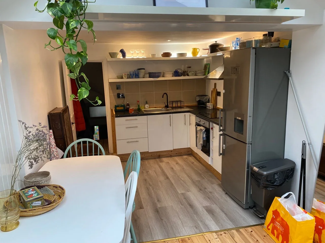 Flat Atterbury Road in Greater London