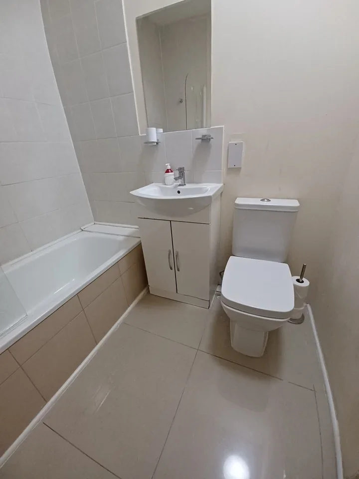 Flat Greenford Road in Greater London