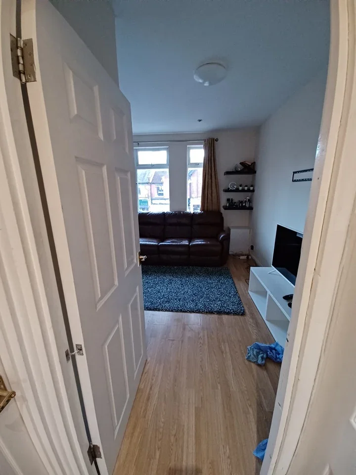 Flat Greenford Road in Greater London