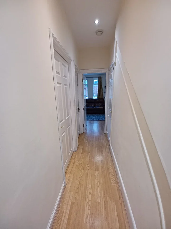 Flat Greenford Road in Greater London