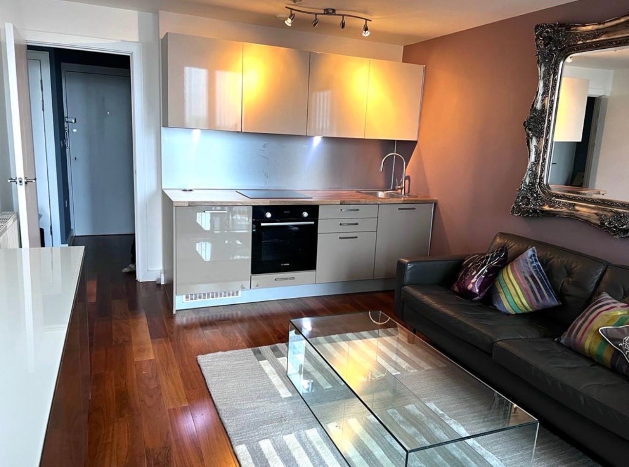 Flat Mason's Avenue in Greater London