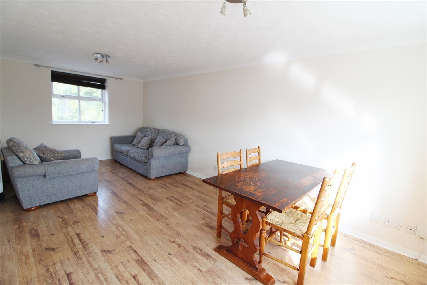 Flat Elm Park in Reading