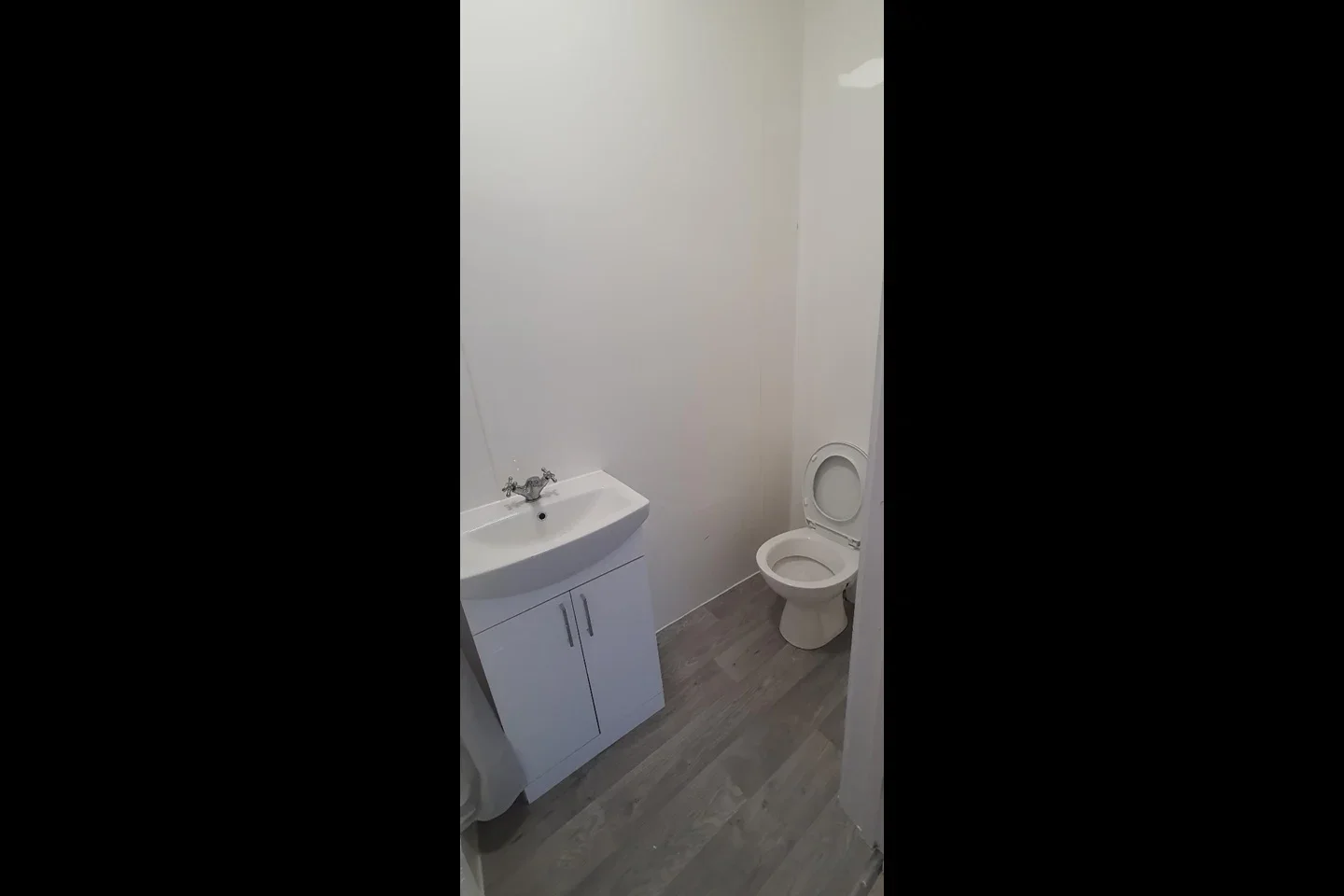 Room Hatherley Road in Greater London