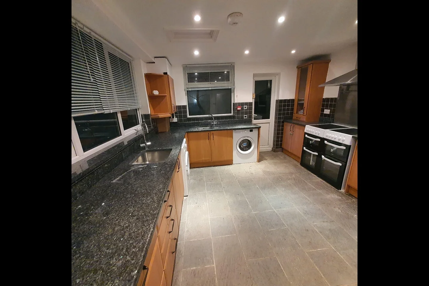 Room Hatherley Road in Greater London