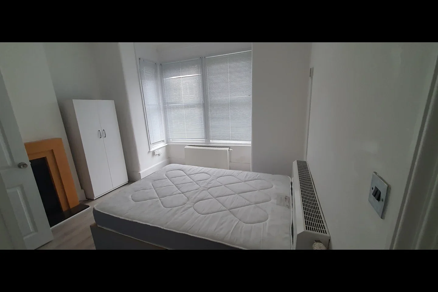 Room Hatherley Road in Greater London