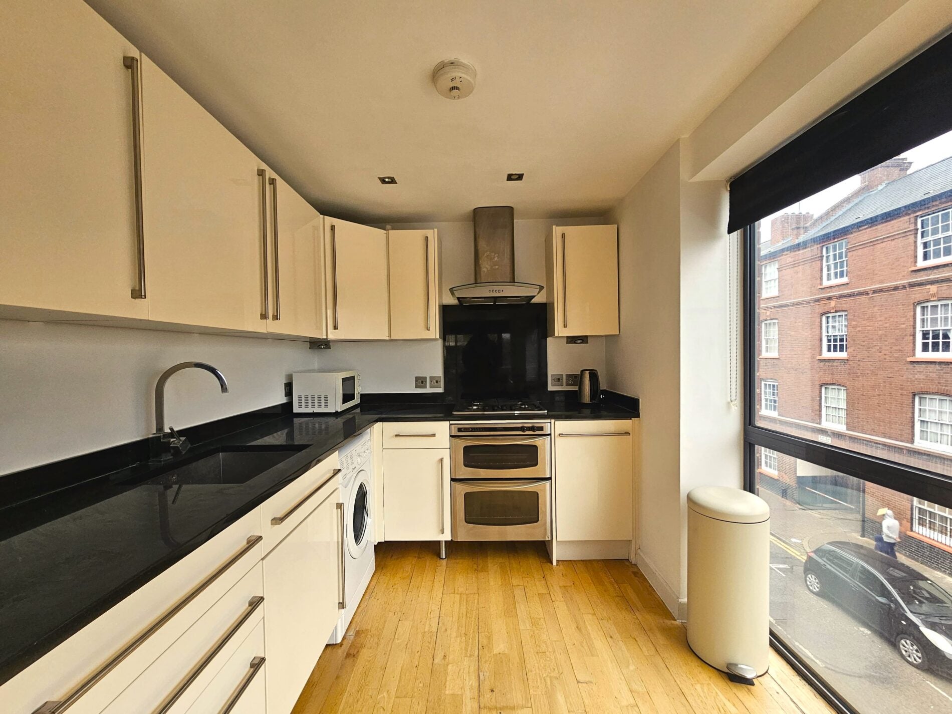 Flat Redmans Road in Greater London