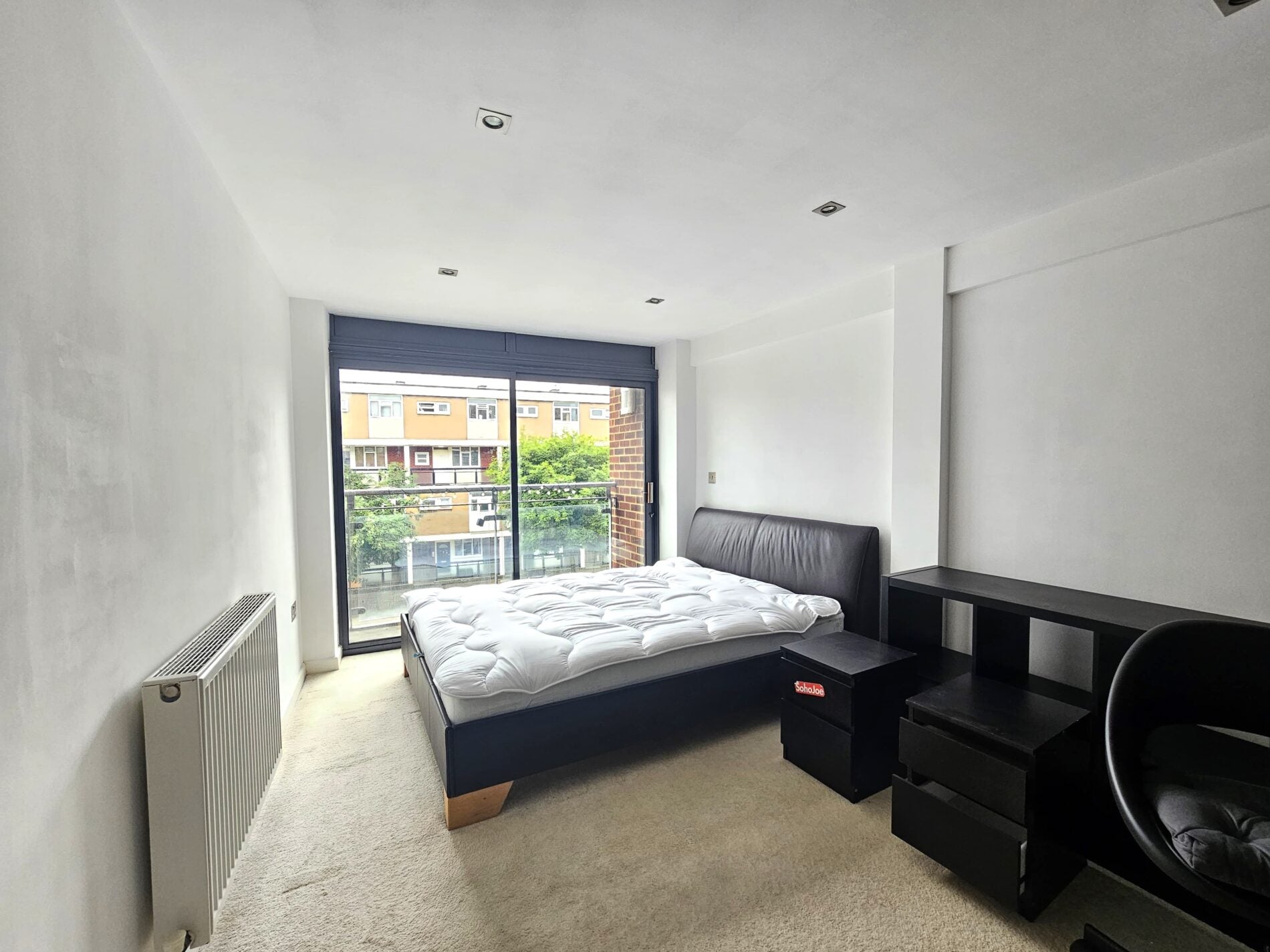 Flat Redmans Road in Greater London