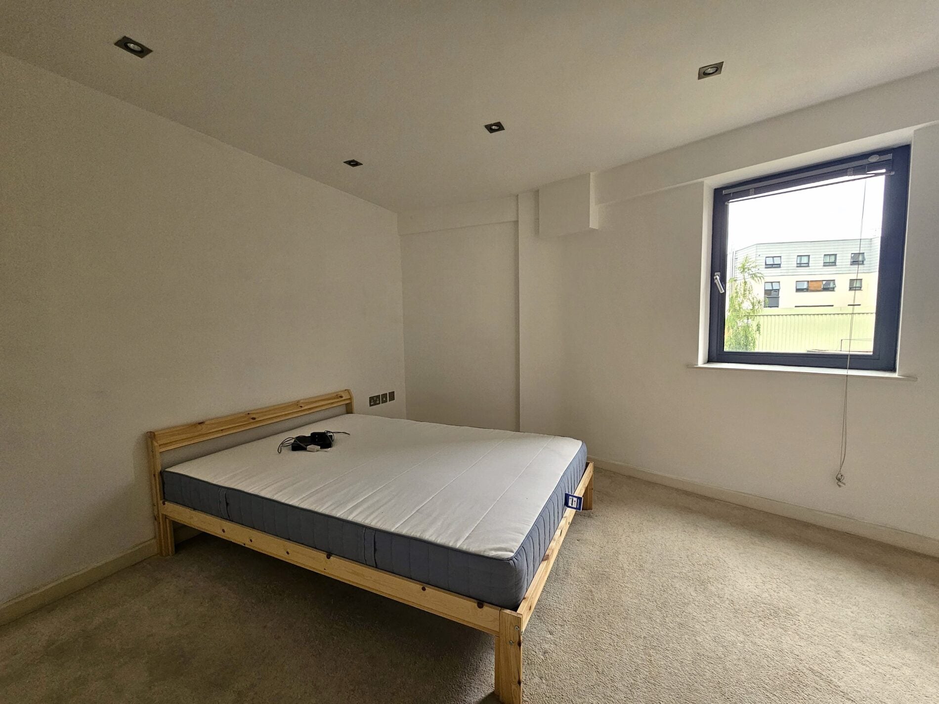 Flat Redmans Road in Greater London