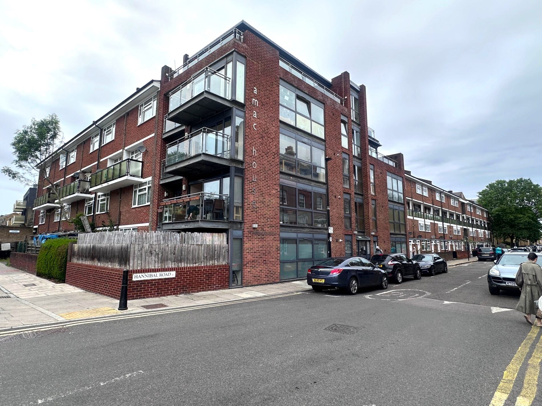 Flat Redmans Road in Greater London