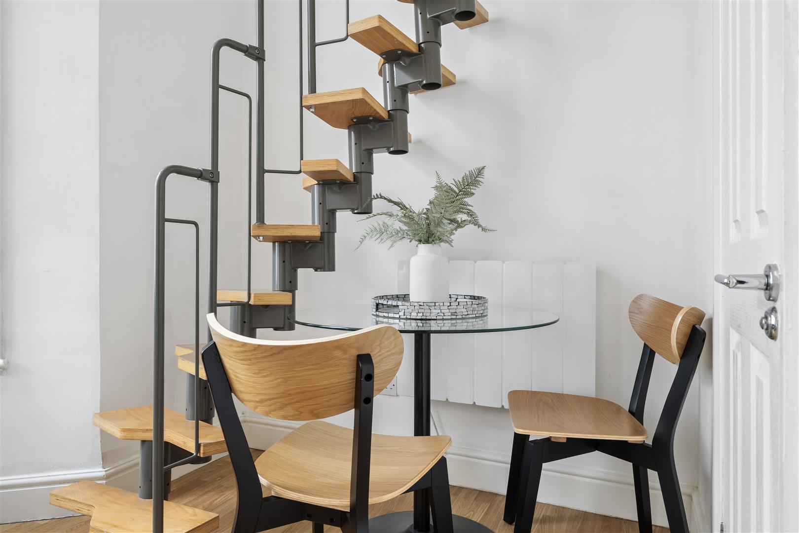 Flat Cheniston Gardens in Greater London