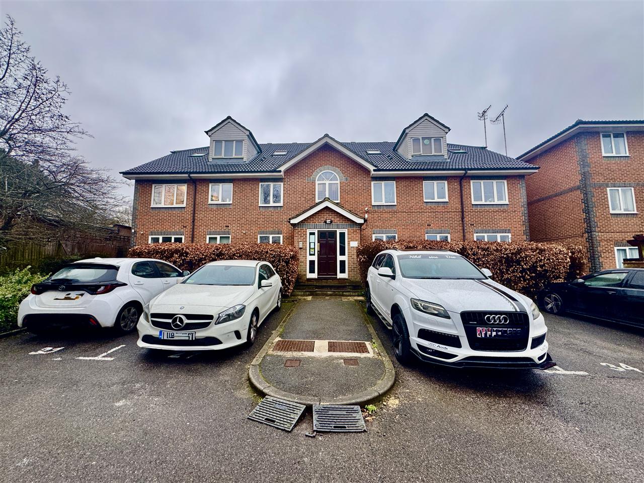 Flat King George's Avenue in Watford