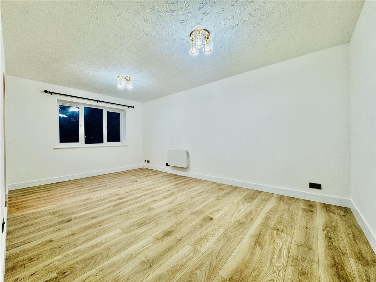Flat King George's Avenue in Watford