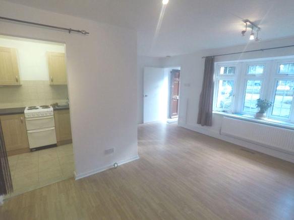 Flat Bramble Close in Greater London