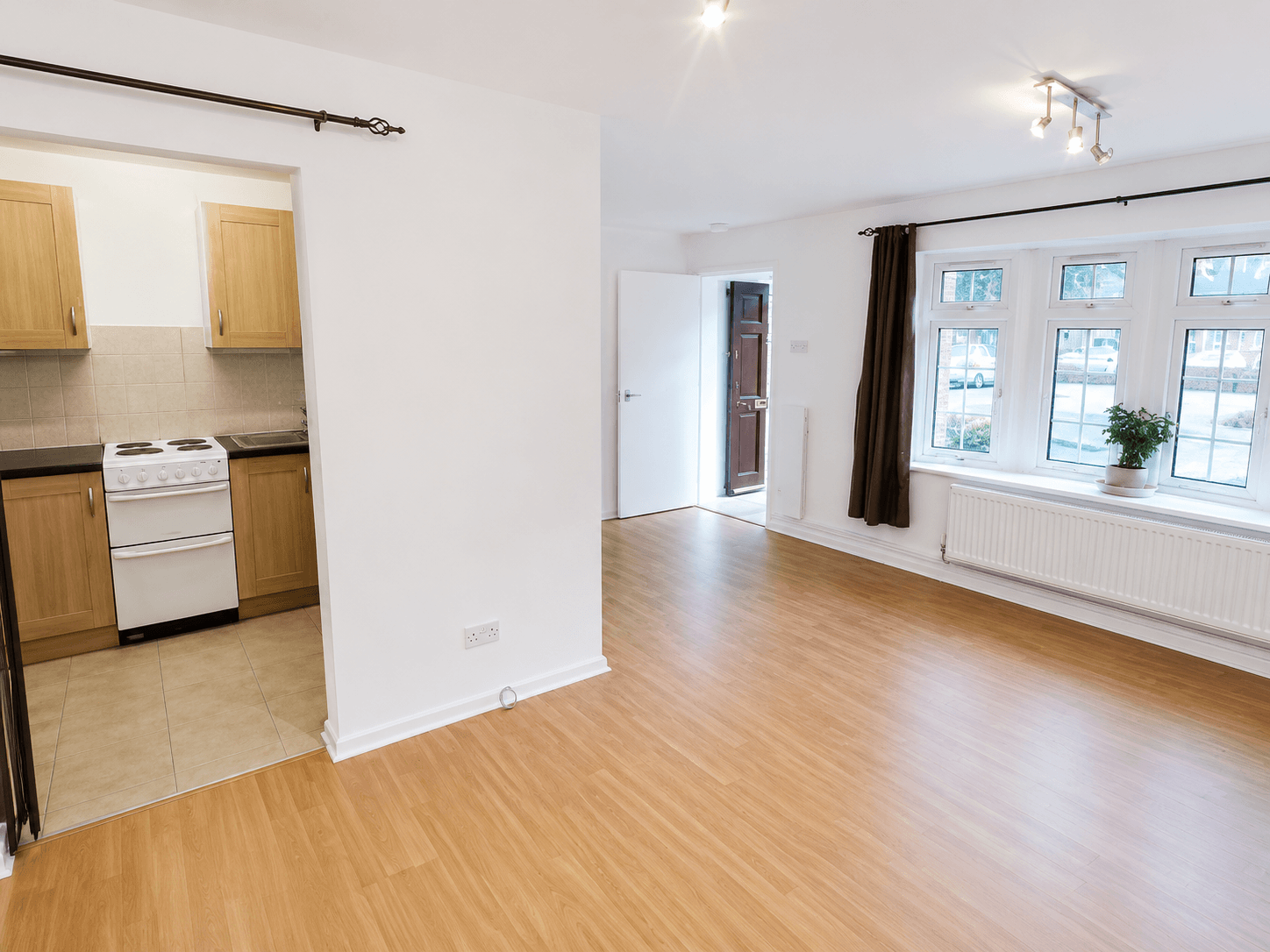 Flat Bramble Close in Greater London