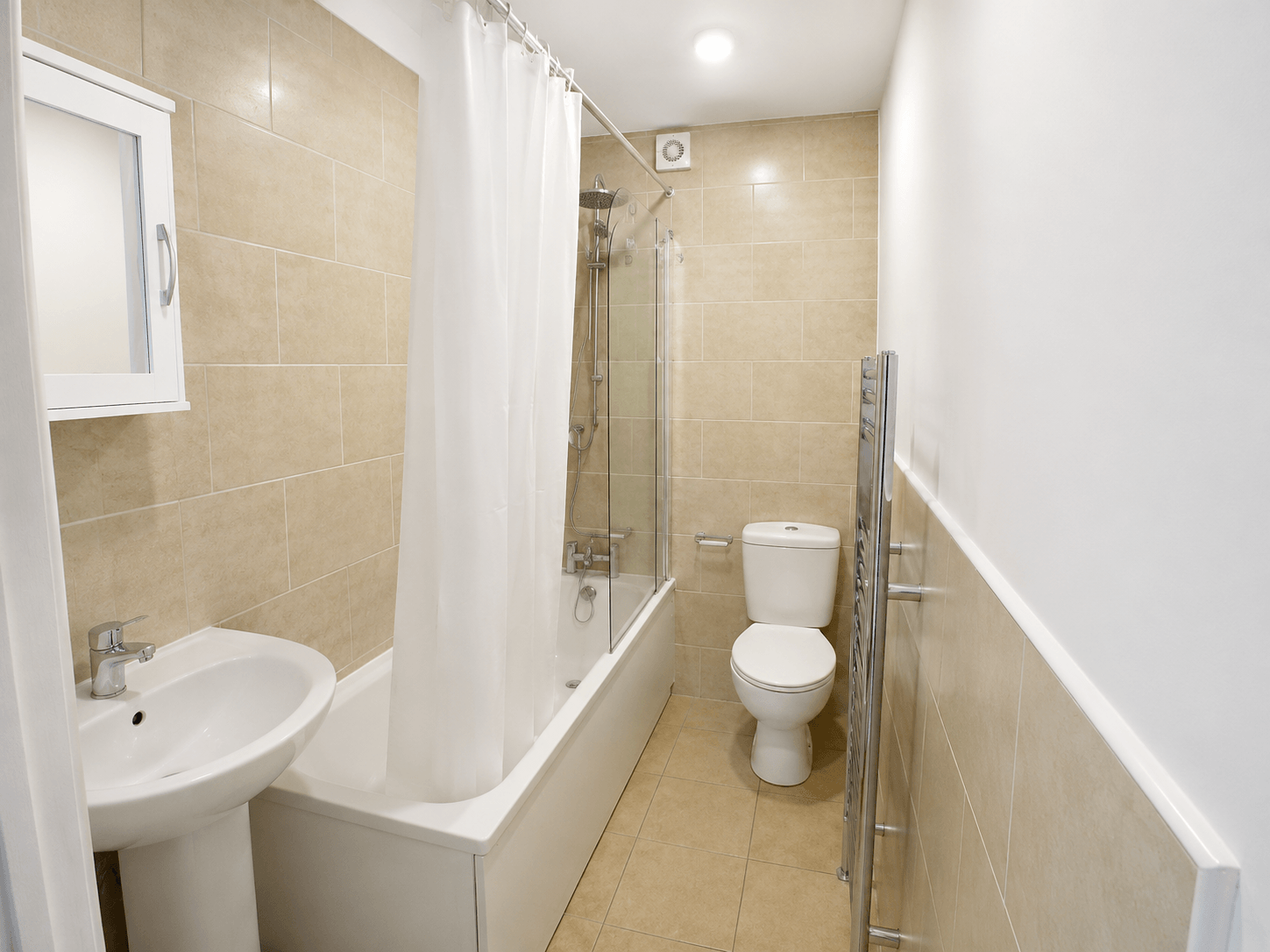 Flat Bramble Close in Greater London