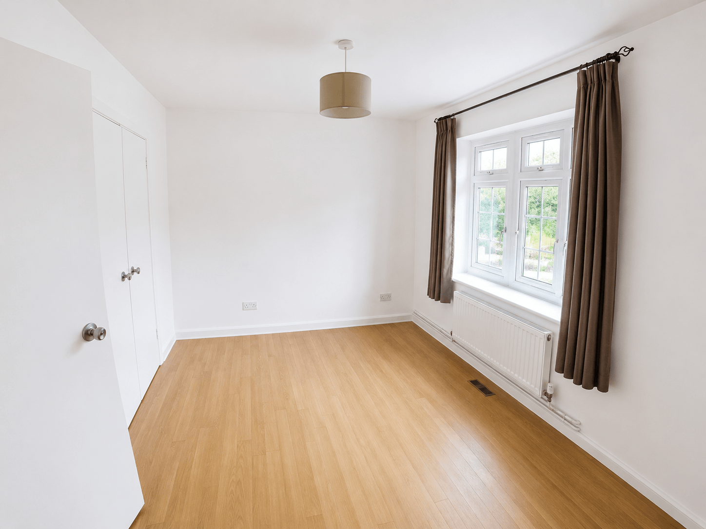 Flat Bramble Close in Greater London