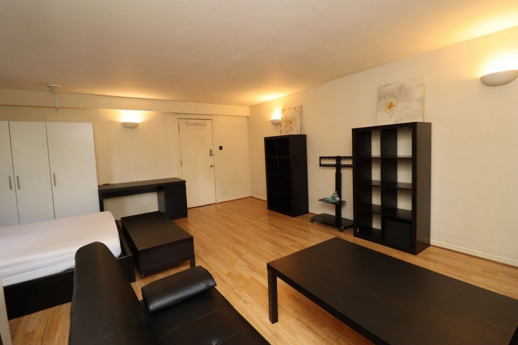 Room Globe Road in Greater London