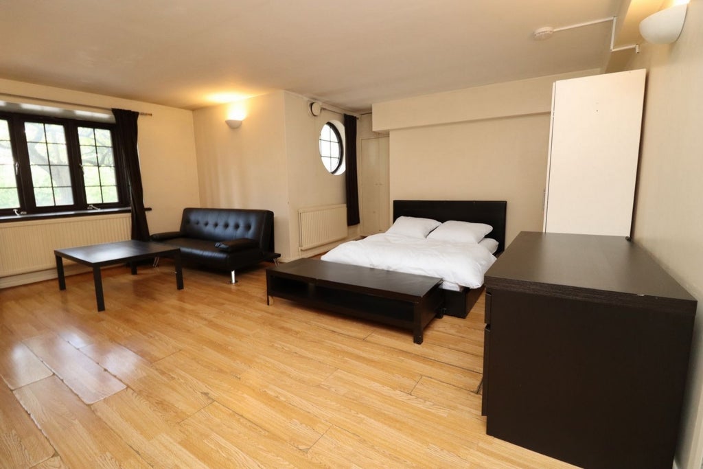 Room Globe Road in Greater London