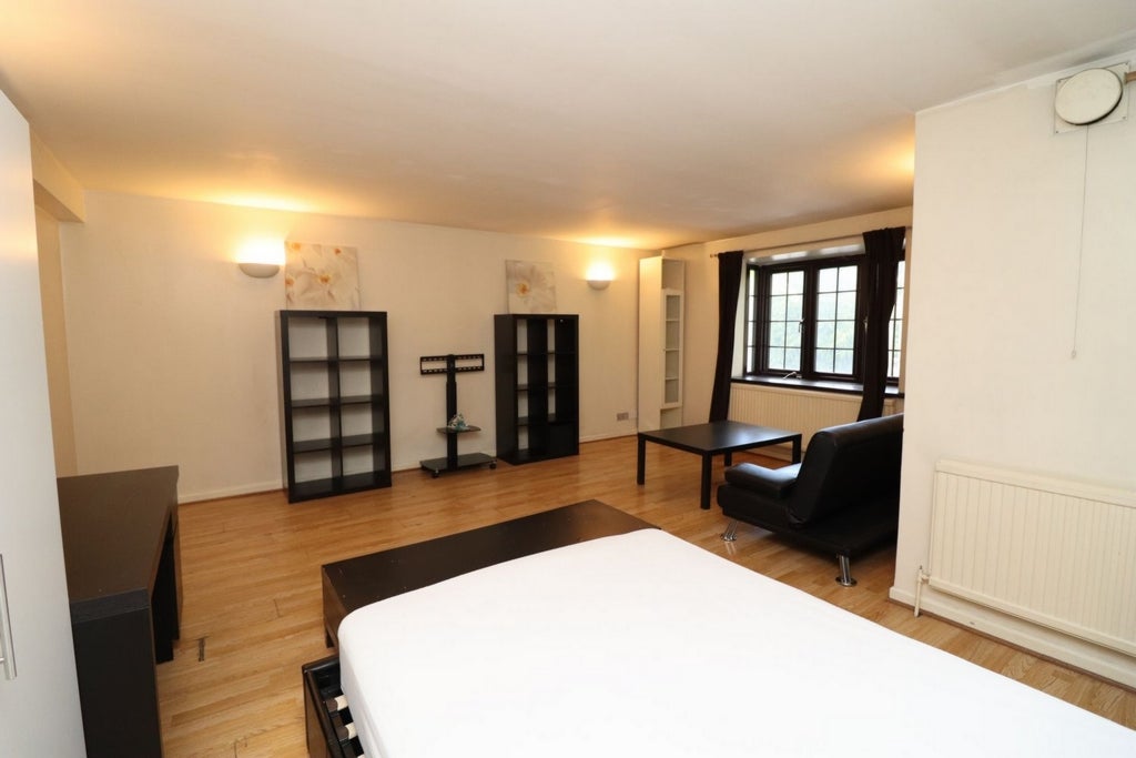Room Globe Road in Greater London