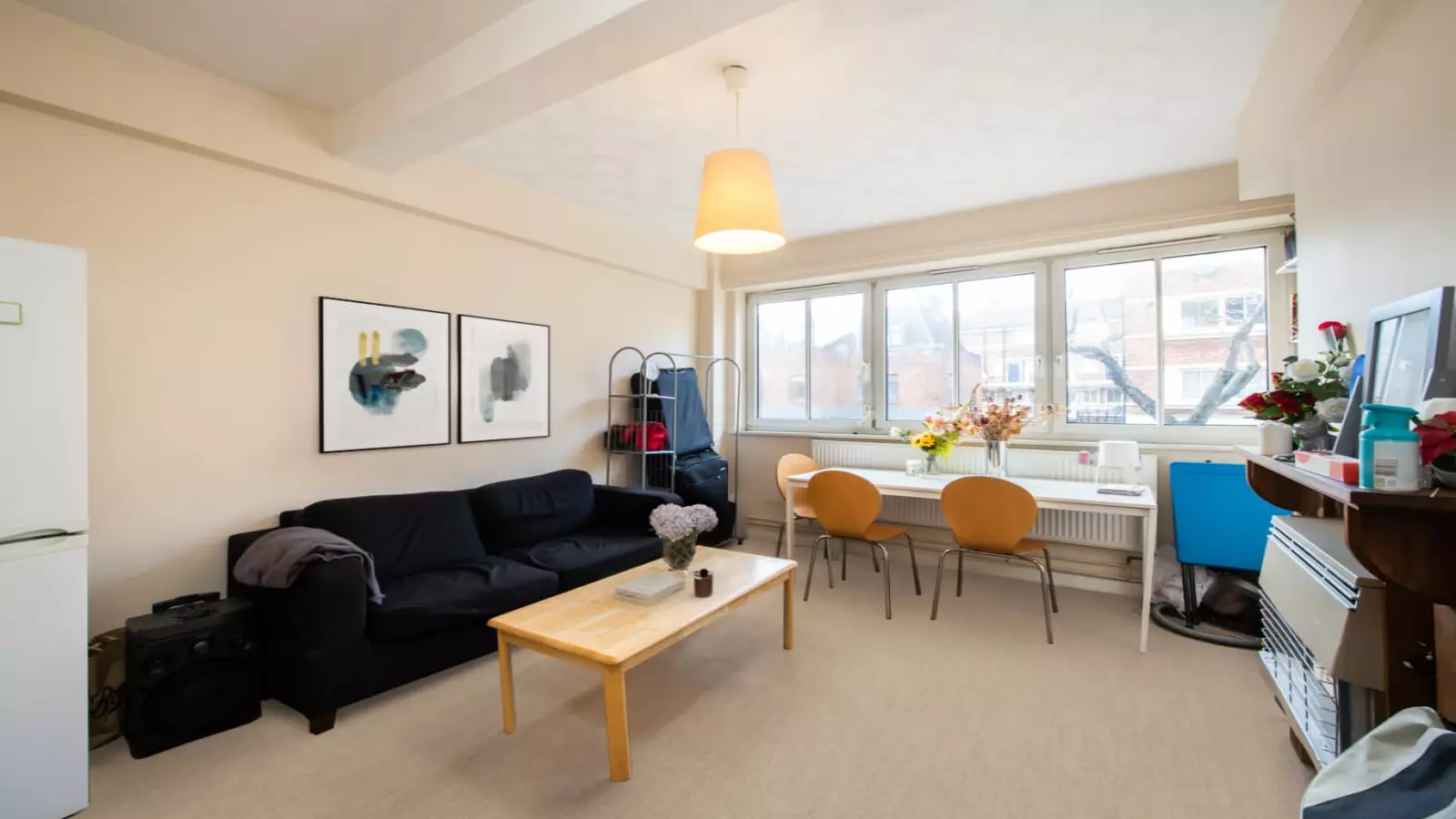 Flat Sweeney Crescent in Greater London