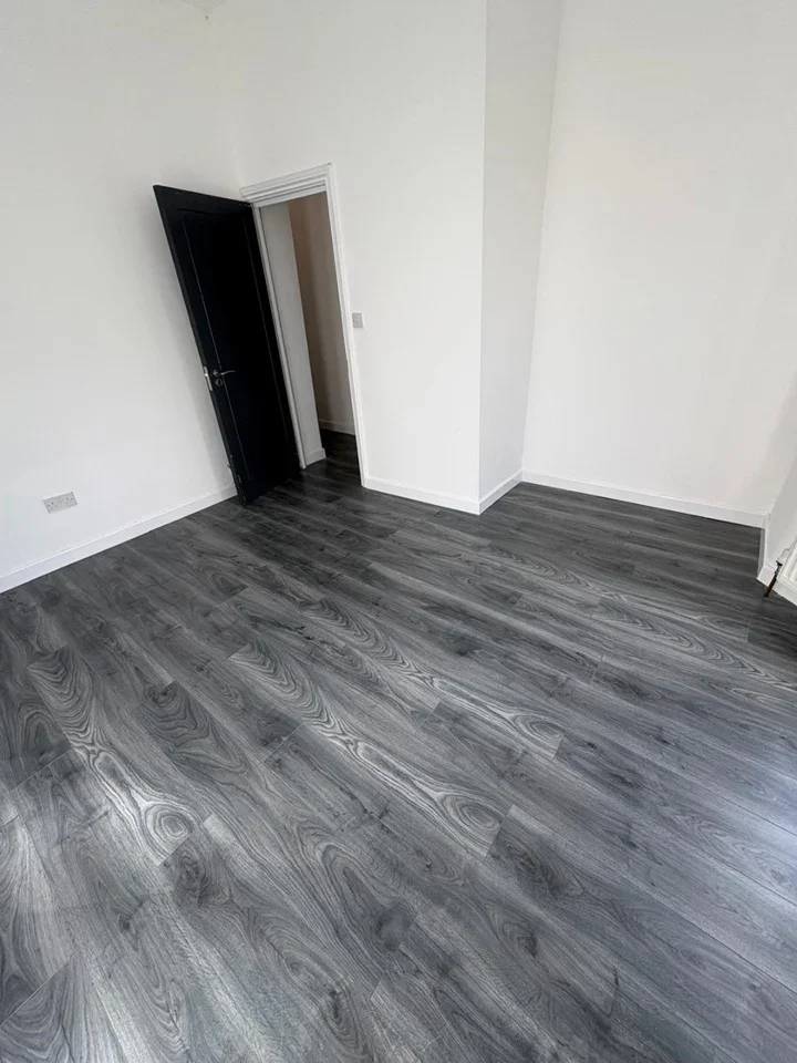 Flat Thornton Road in Greater London