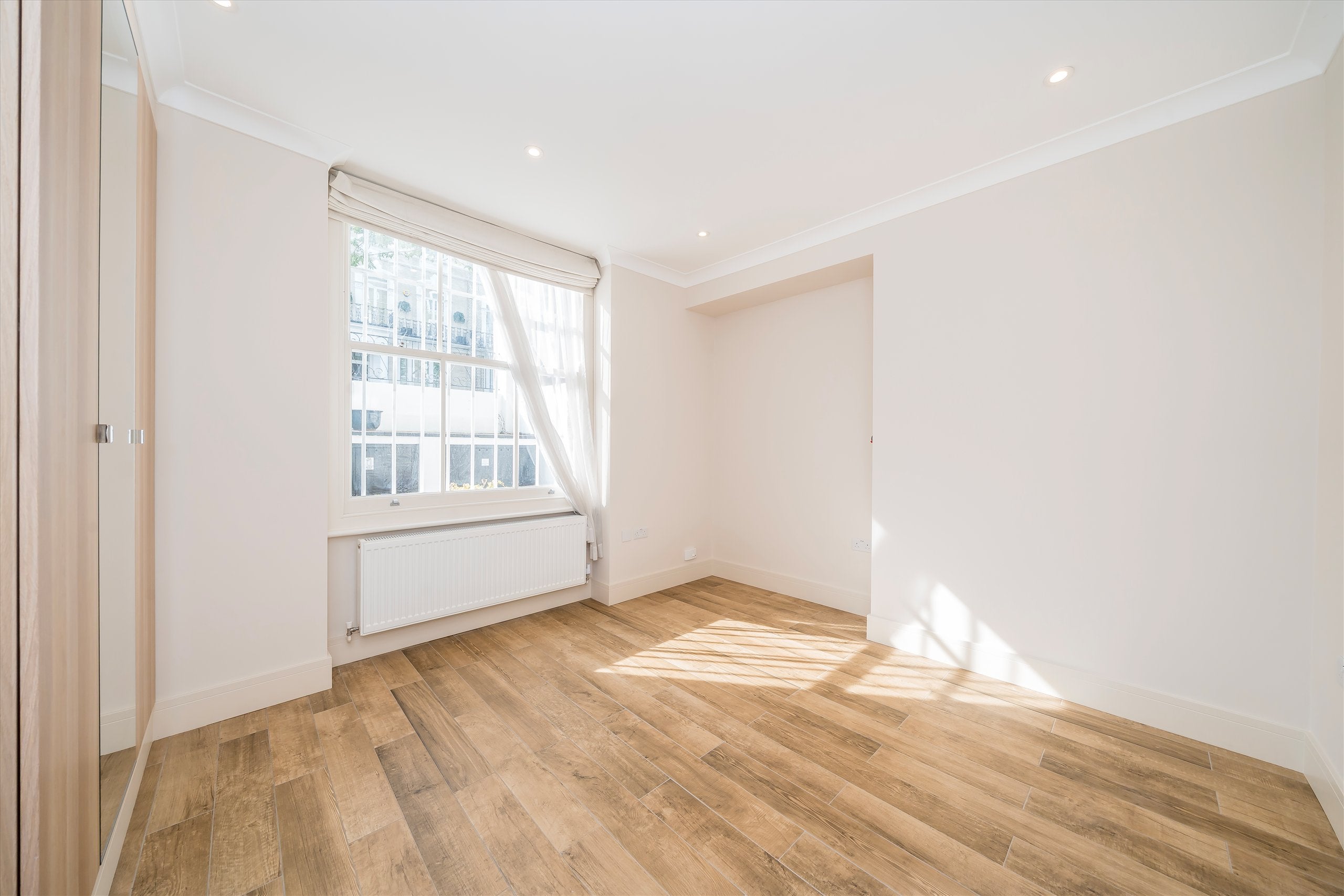 Flat Cathcart Road in Greater London