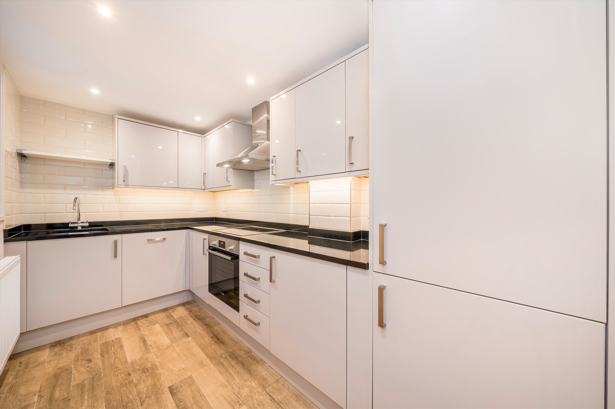 Flat Cathcart Road in Greater London