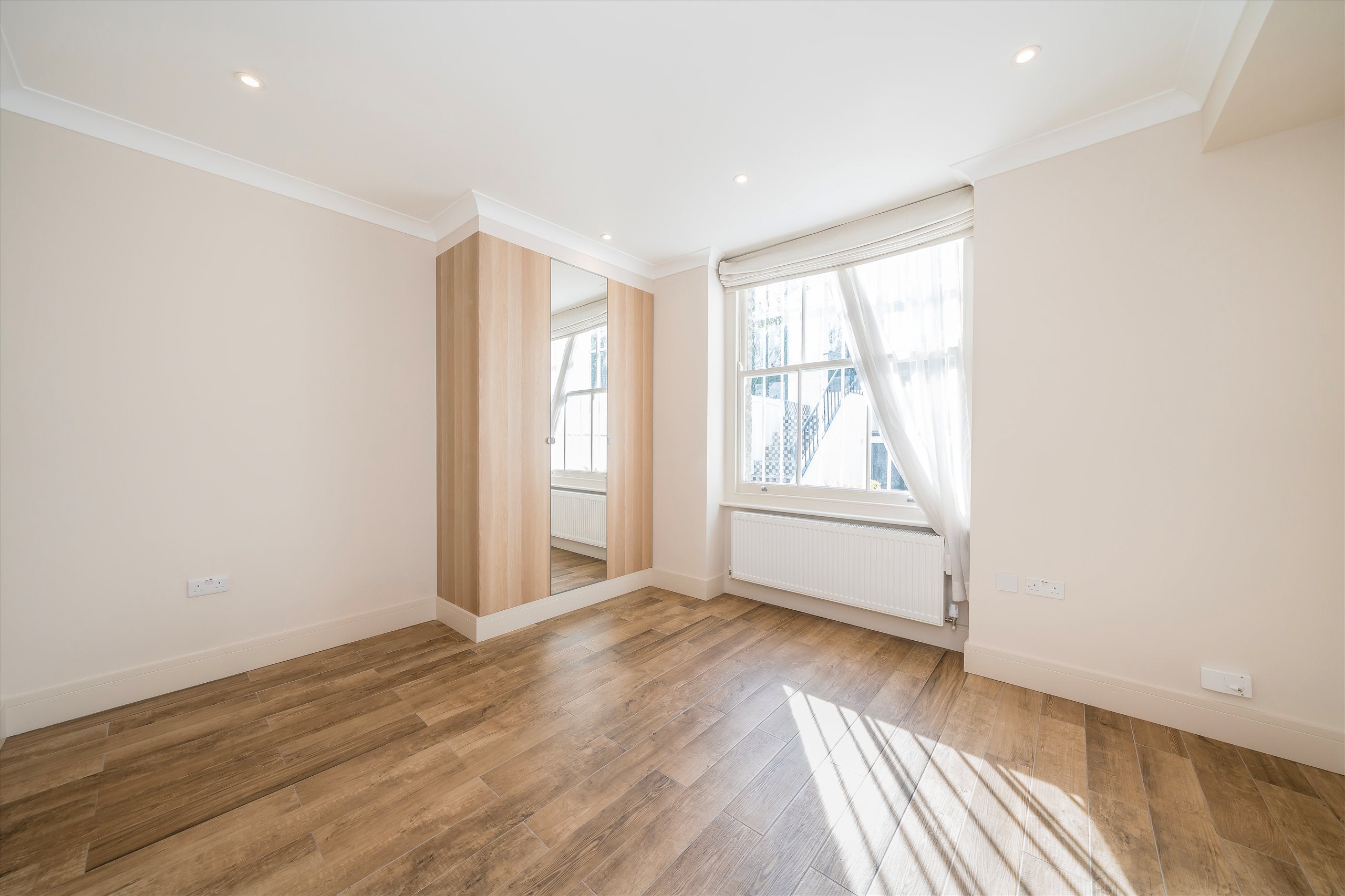 Flat Cathcart Road in Greater London