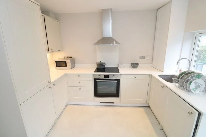 Room Broughton Road in Greater London