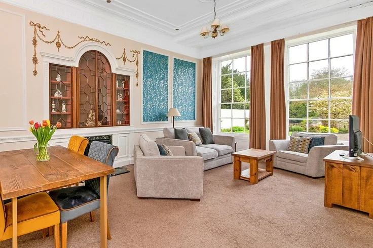 Flat Sutton Road in Sutton-under-Whitestonecliffe