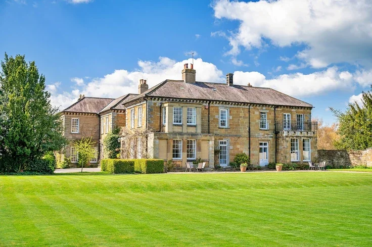 Flat Sutton Road in Sutton-under-Whitestonecliffe