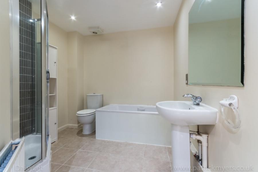 Flat Lordship Lane in Greater London