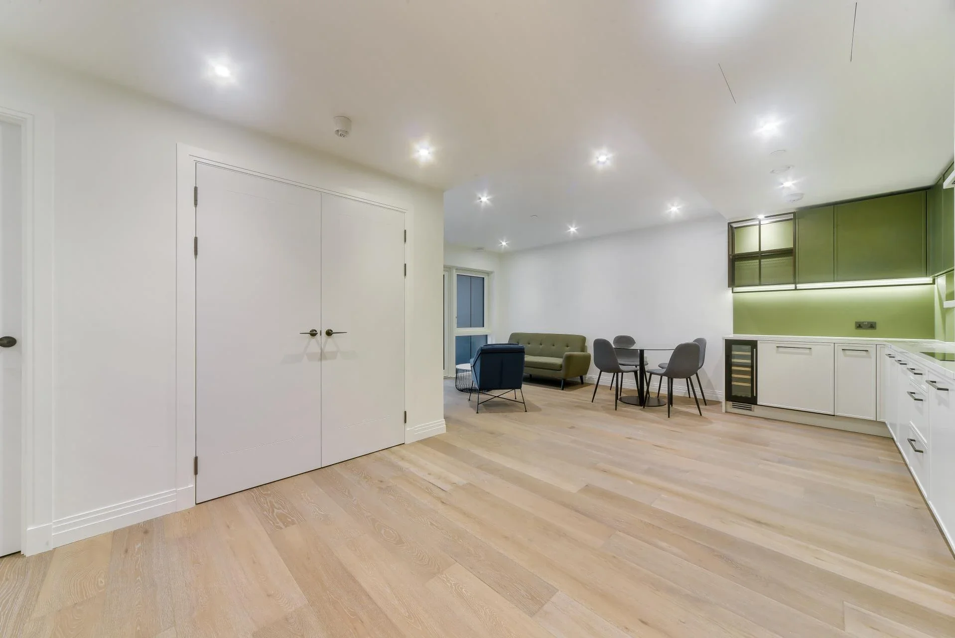 Flat Thurstan Street in Greater London