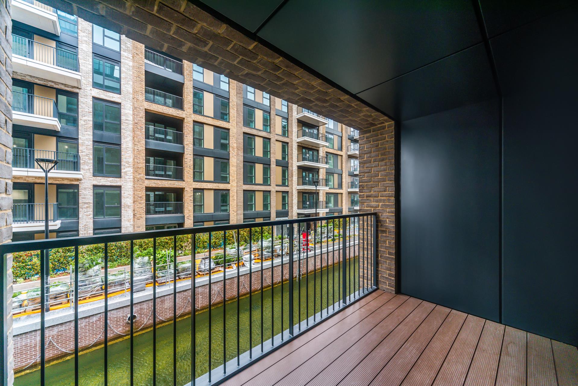 Flat Thurstan Street in Greater London