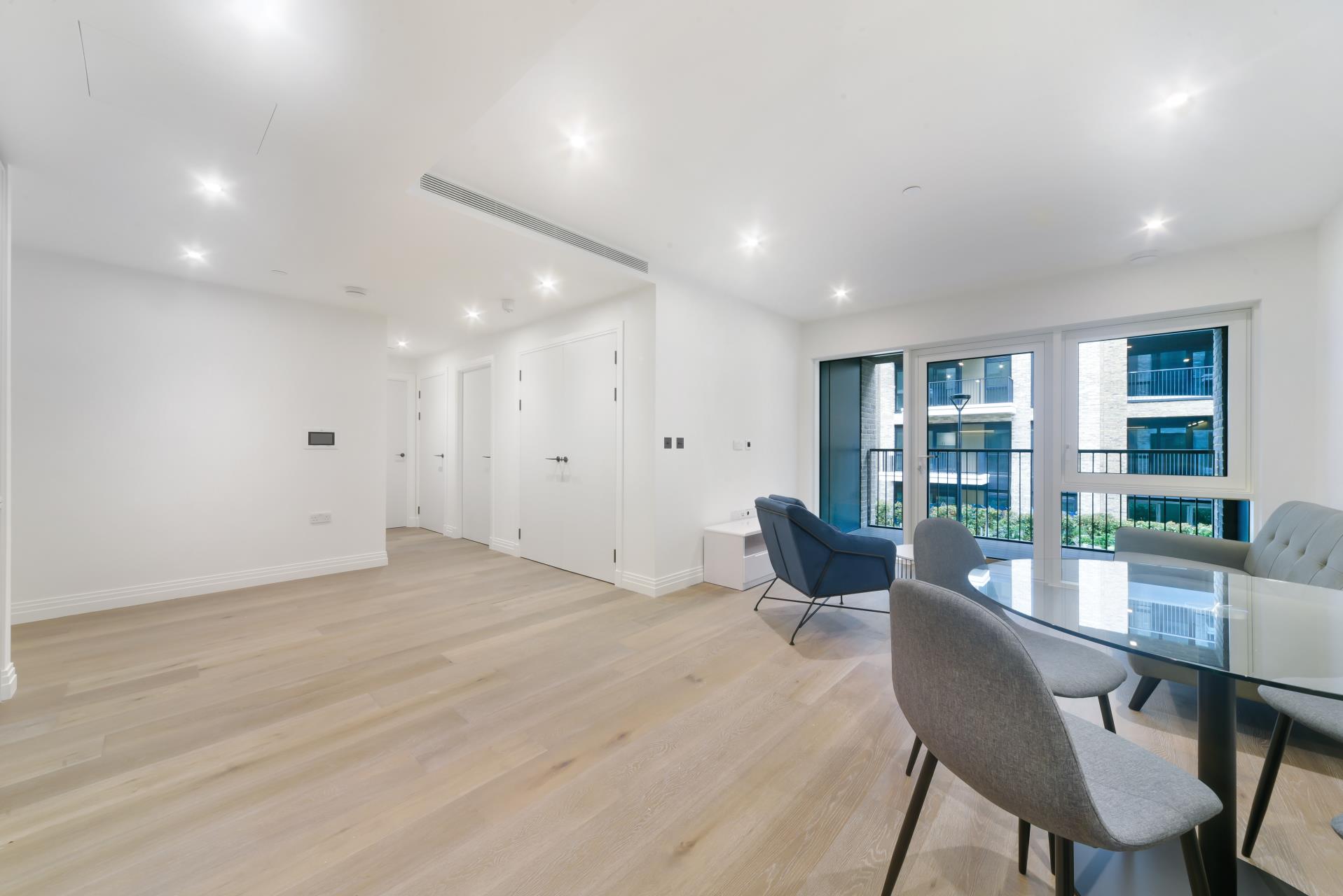 Flat Thurstan Street in Greater London