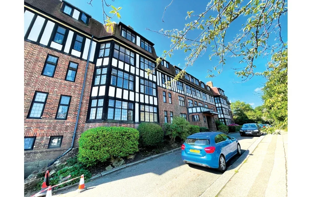 Flat Addiscombe Road in Greater London
