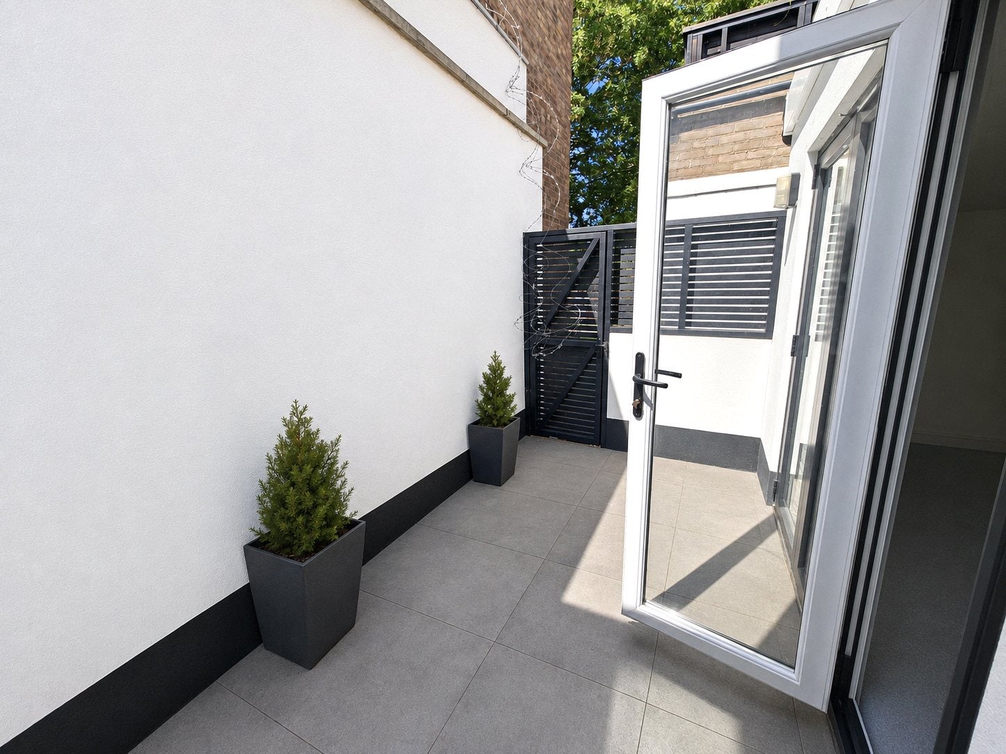 Flat Wyndham Road in Greater London