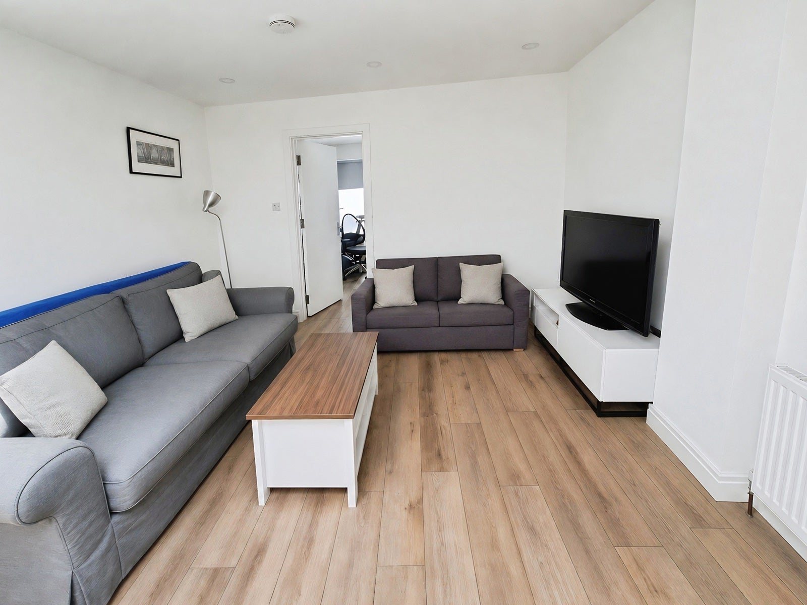 Flat Wyndham Road in Greater London