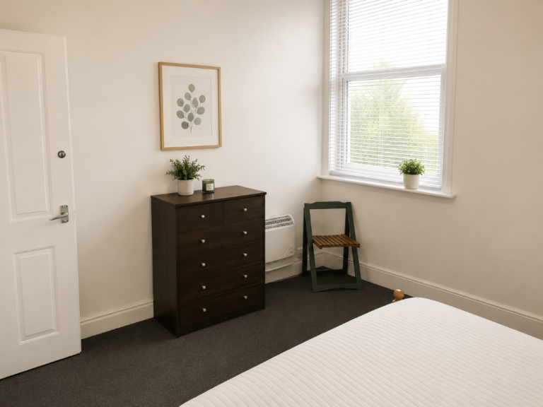 Room Northam Road in Southampton