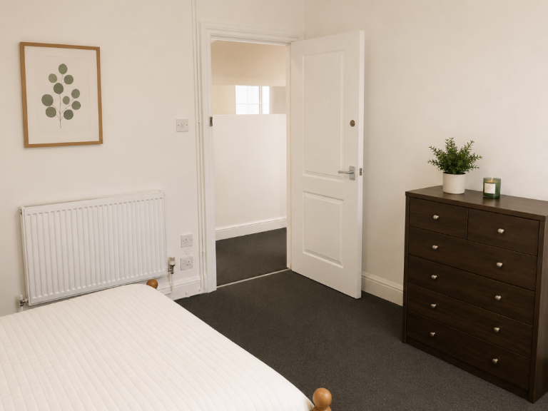 Room Northam Road in Southampton