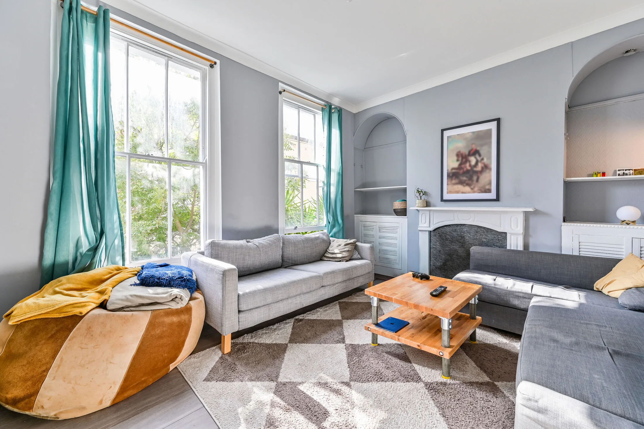 Flat Arctic Street in Greater London