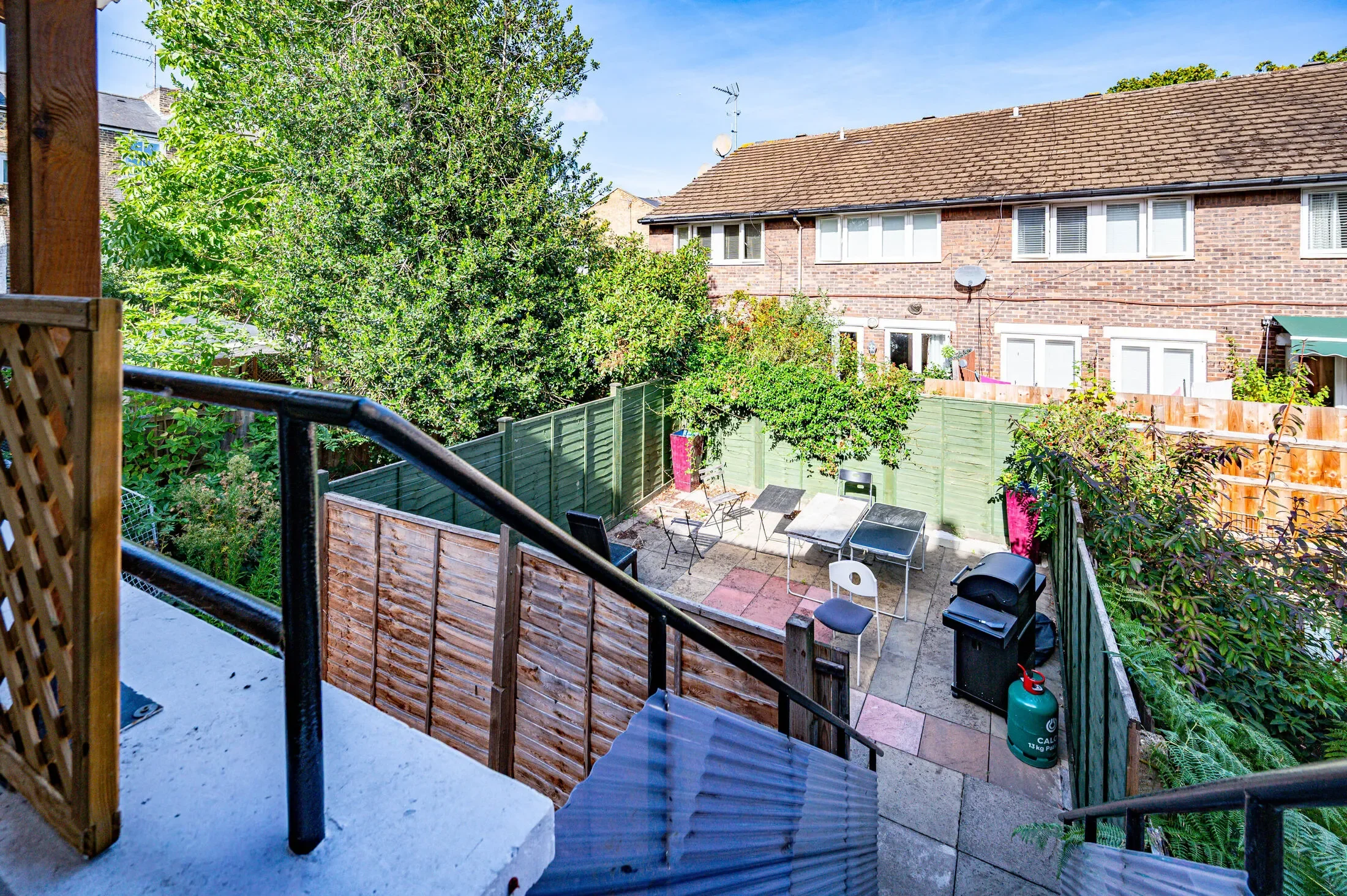 Flat Arctic Street in Greater London