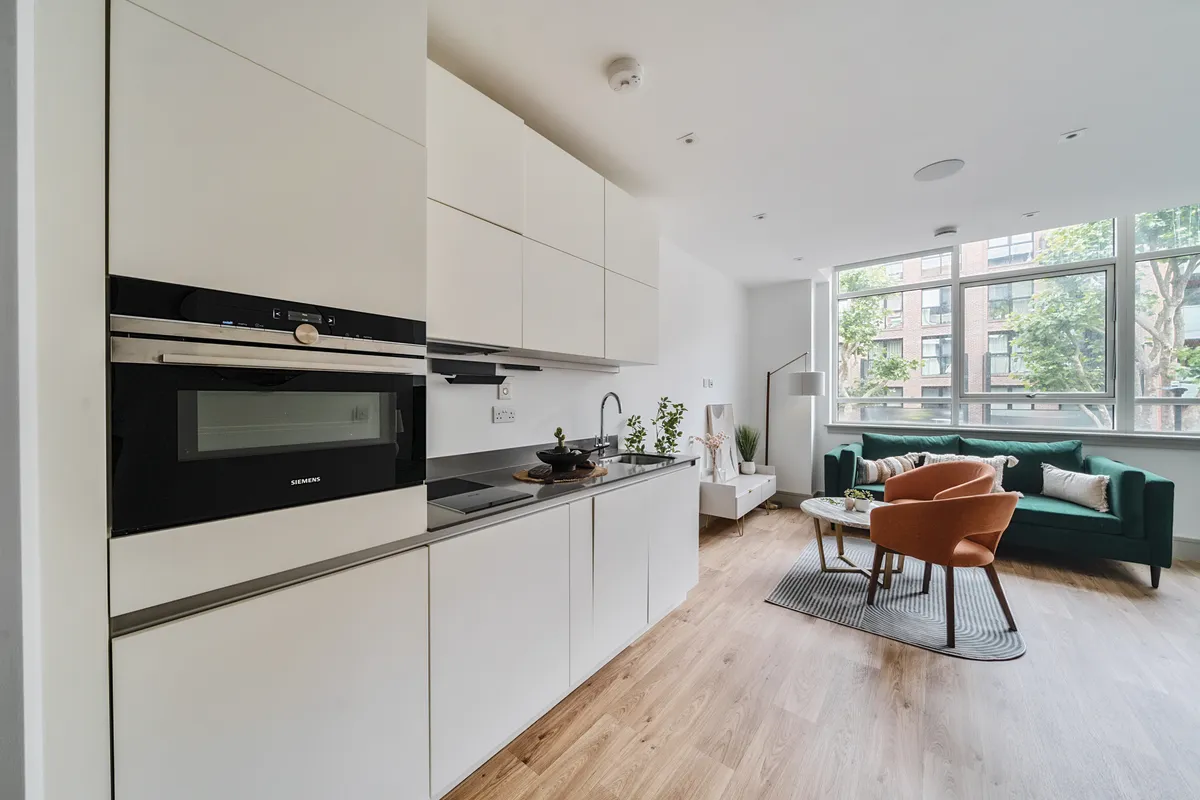 Flat Lawrence Road in Greater London