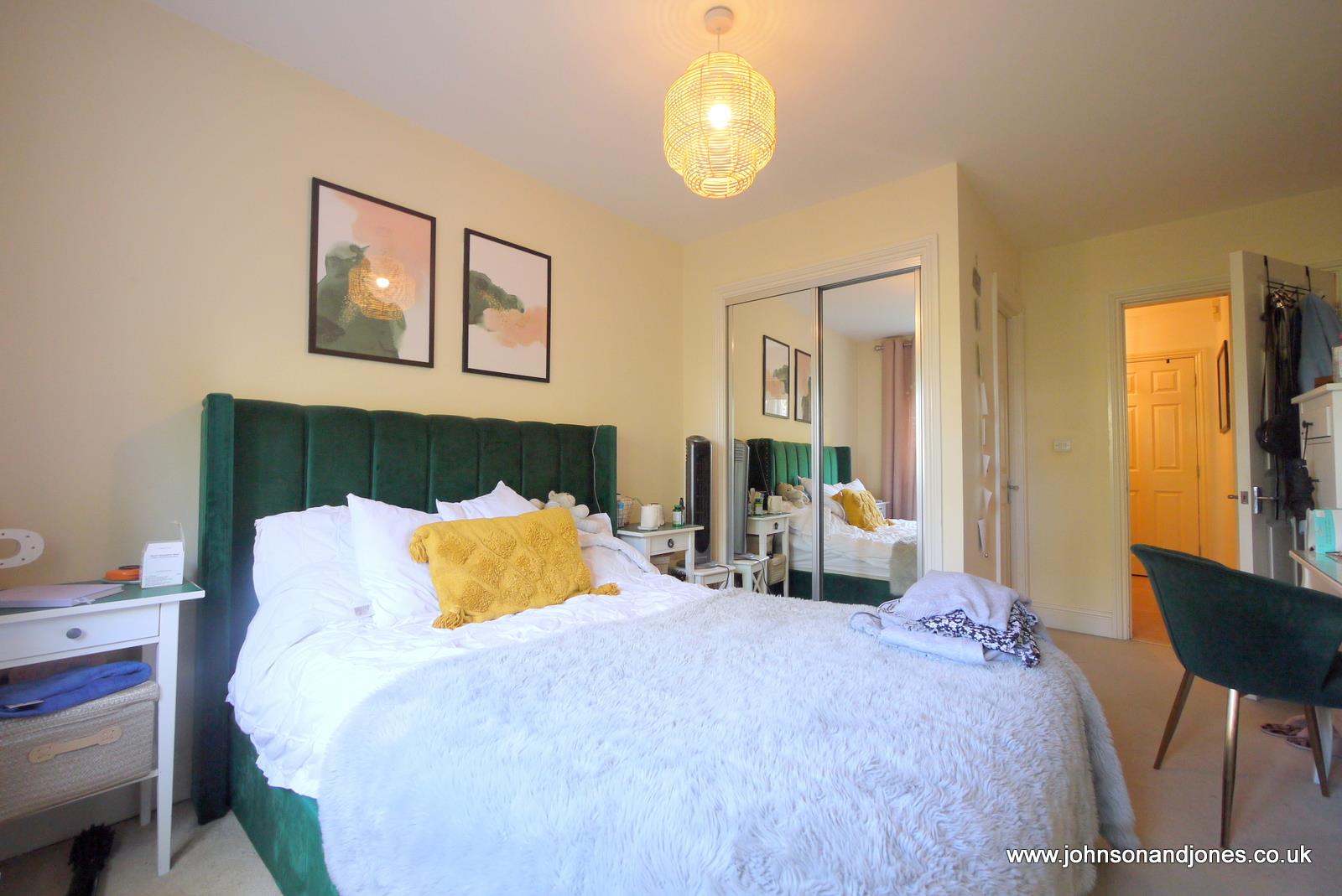 Flat Eastworth Road in Borough of Runnymede