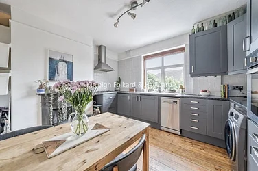 Flat Fernlea Road in Greater London