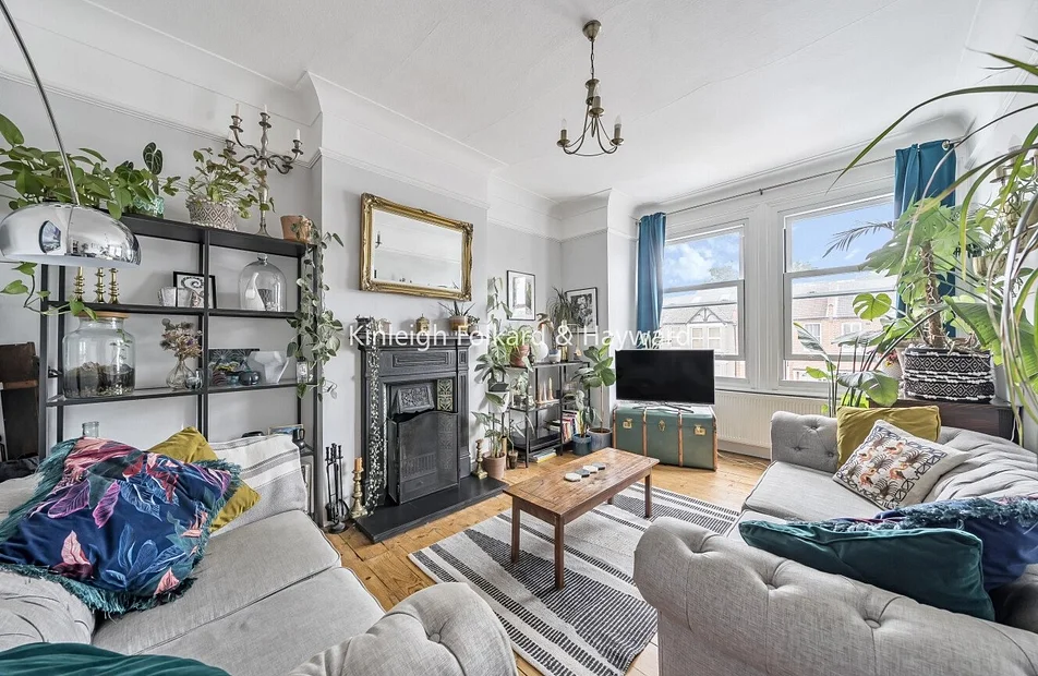Flat Fernlea Road in Greater London