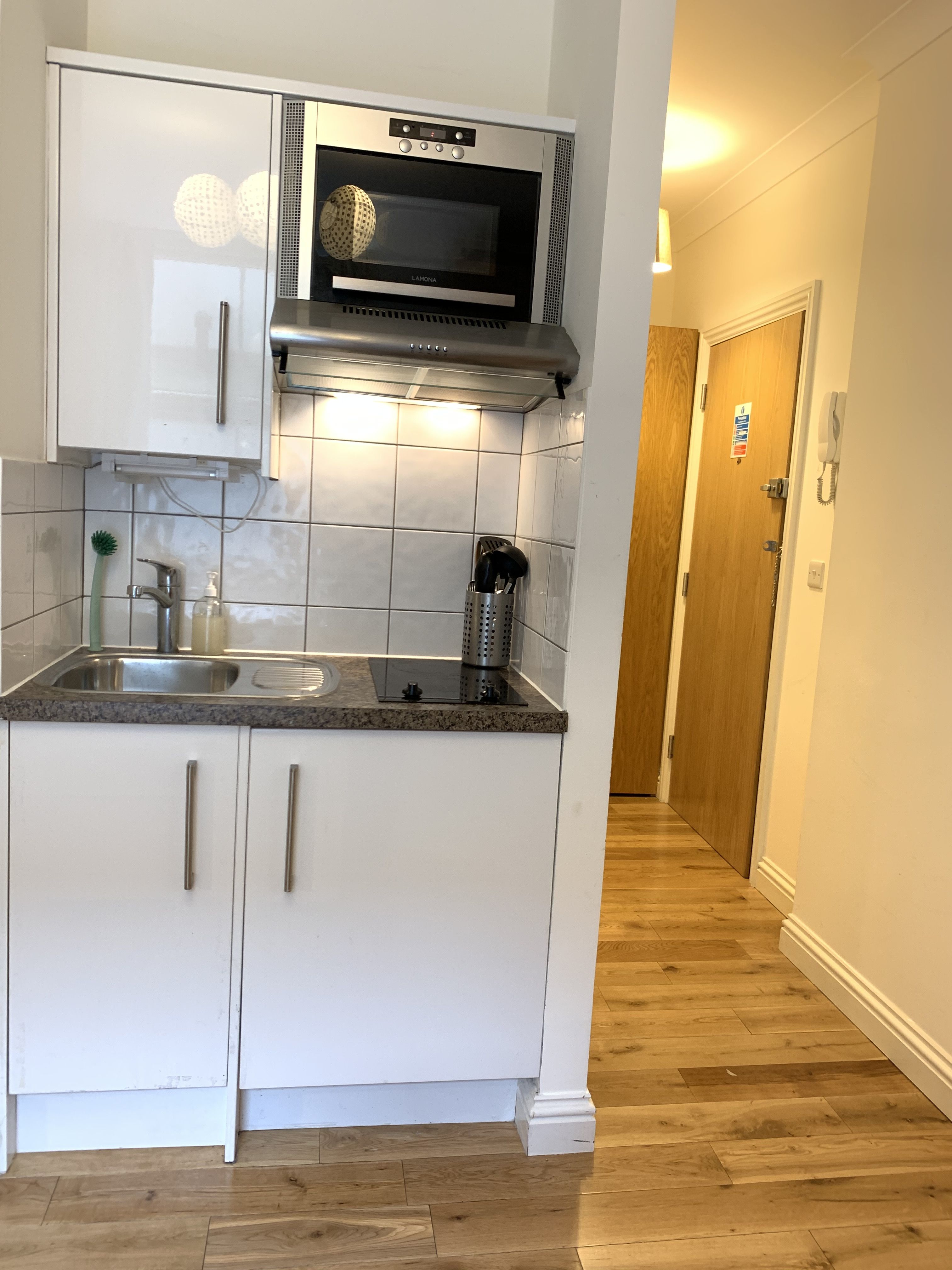 Flat Cheniston Gardens in Greater London