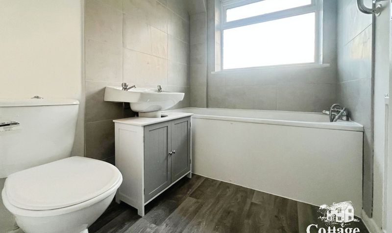 Flat Canonbury Road in Greater London